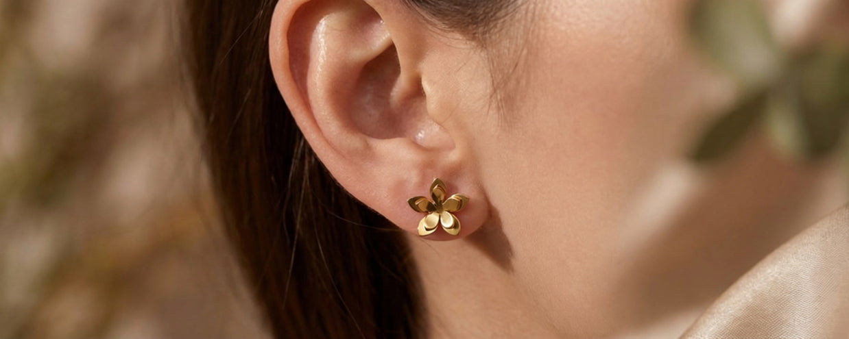 Mini Guayacán Flower Stud Earrings