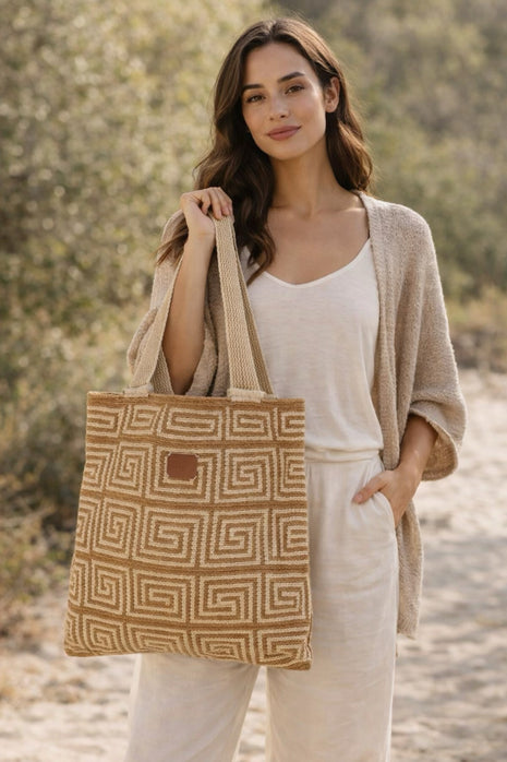 Laberinto Handwoven Tote – Geometric Crochet Bag for Work & Travel