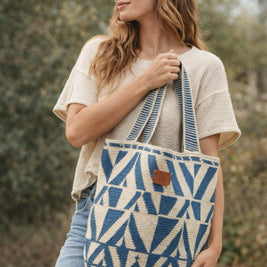Anasu Wayuu Mochila (Mochilón) – Handwoven Floral Bag from Colombia
