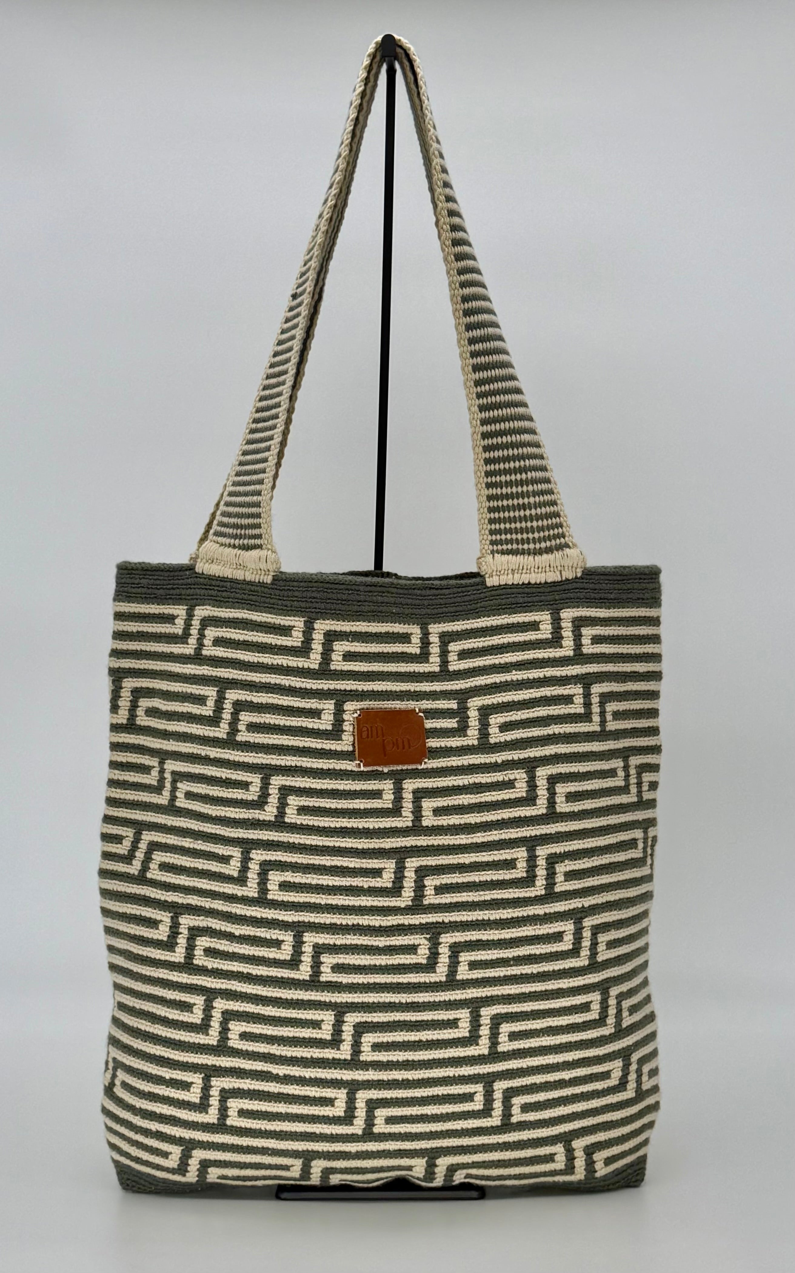 Gray Handwoven Tote Bag – Colombian Artisan Tote | Everyday Shoulder Tote for Work & Travel