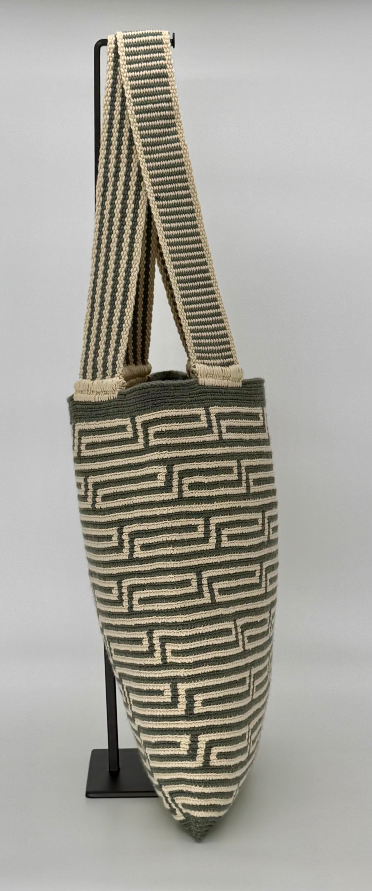 Gray Handwoven Tote Bag – Colombian Artisan Tote | Everyday Shoulder Tote for Work & Travel3