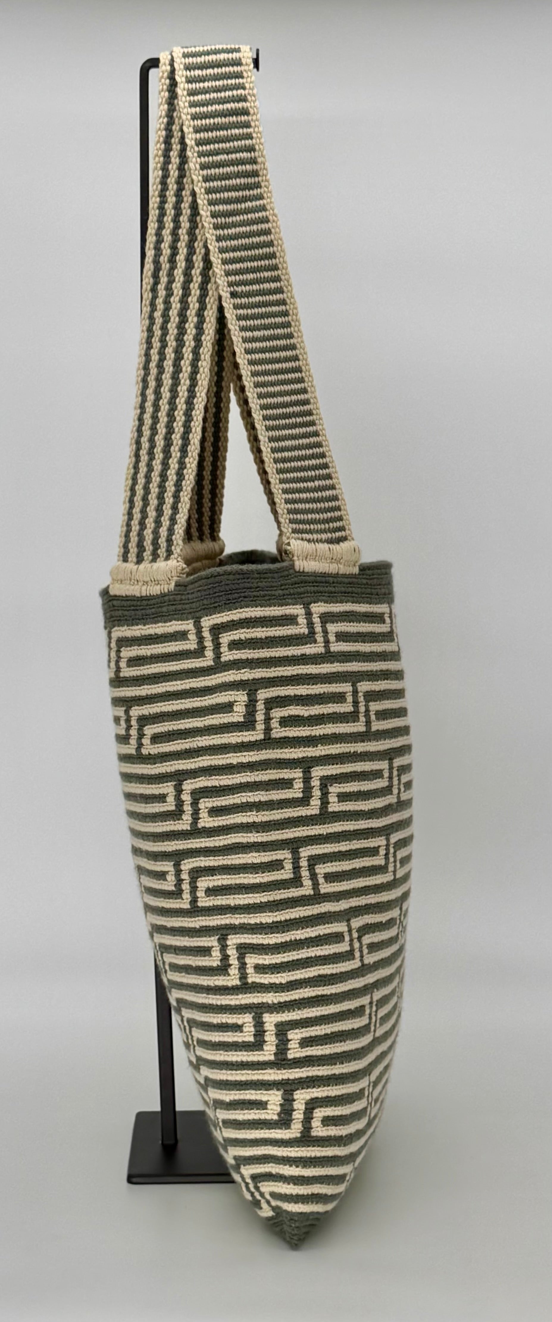 Gray Handwoven Tote Bag – Colombian Artisan Tote | Everyday Shoulder Tote for Work & Travel3