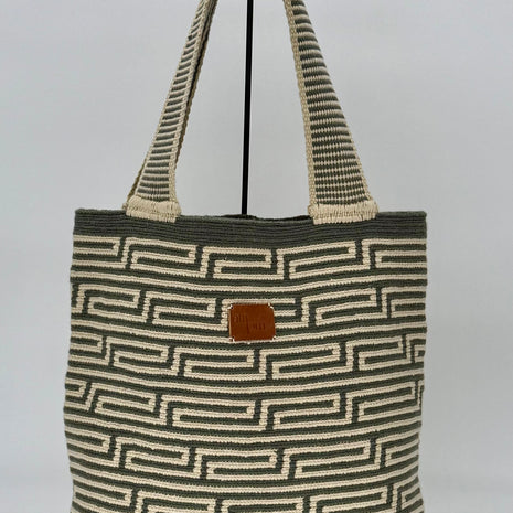 Gray Handwoven Tote Bag – Colombian Artisan Tote | Everyday Shoulder Tote for Work & Travel