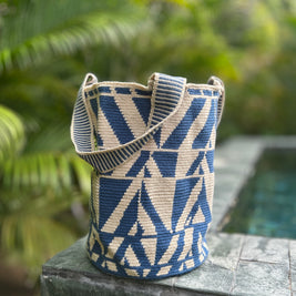 Anasu Wayuu Mochila (Mochilón) – Handwoven Floral Bag from Colombia