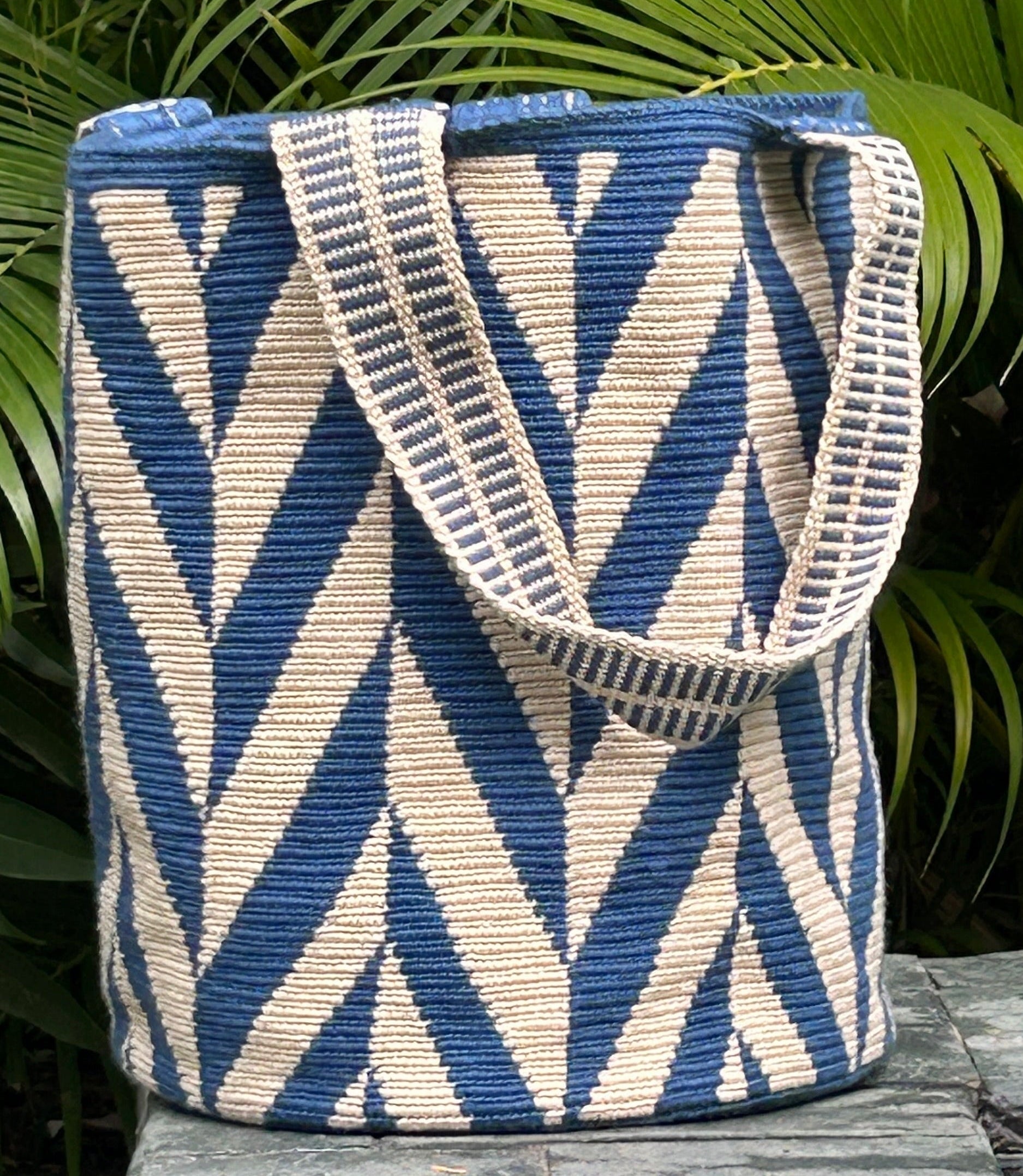 Irunu Wayuu Mochilon Bag – Neutral Geometric Handwoven Crochet Bag