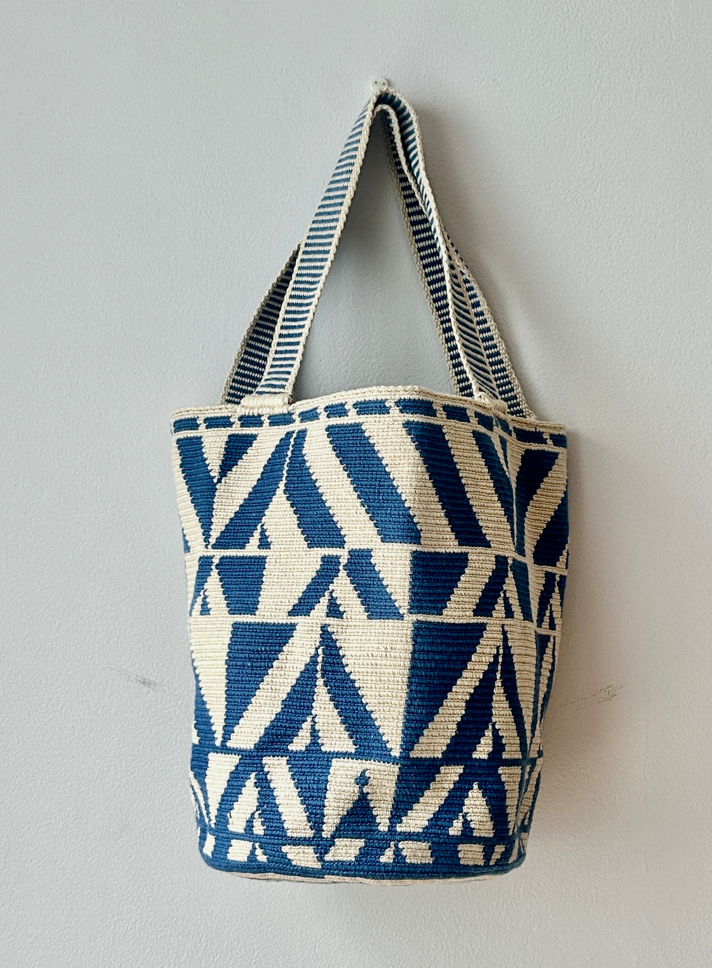 Wayuu Mochilon Bag Handwoven Boho Artisanal Colombia Neutral Geometric Design