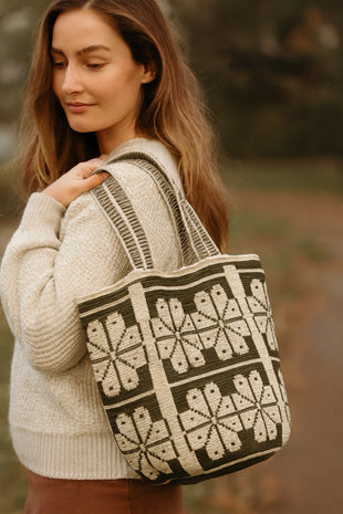 Mochilon Green Nymph flower