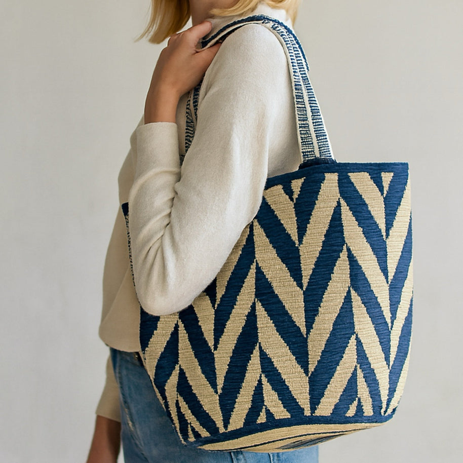 Irunu Wayuu Mochilon Bag – Neutral Geometric Handwoven Crochet Bag