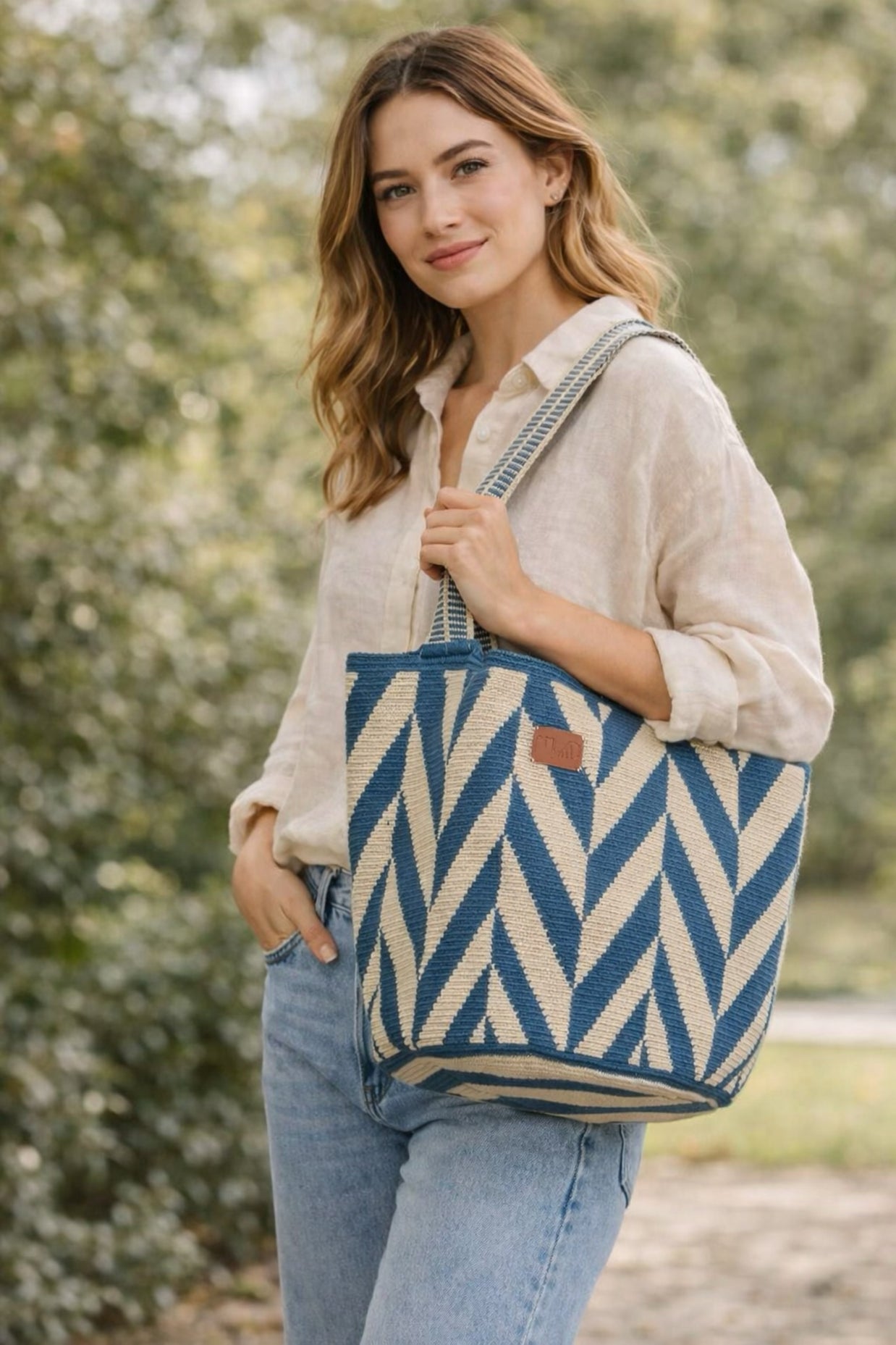 Irunu Wayuu Mochilon Bag – Neutral Geometric Handwoven Crochet Bag