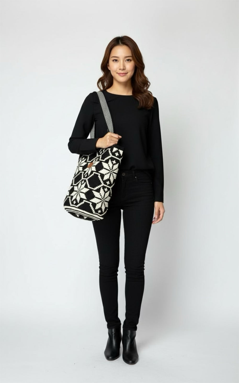 Carmen Wayuu Mochilón Bag – Handmade in Colombia | Handwoven Bucket Bag for Travel & Everyday