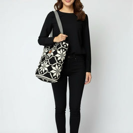 Carmen Wayuu Mochilón Bag – Handmade in Colombia | Handwoven Bucket Bag for Travel & Everyday