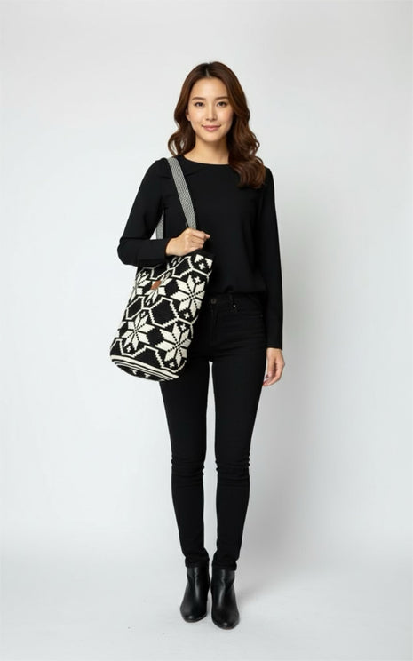 Carmen Wayuu Mochilón Bag – Handmade in Colombia | Handwoven Bucket Bag for Travel & Everyday