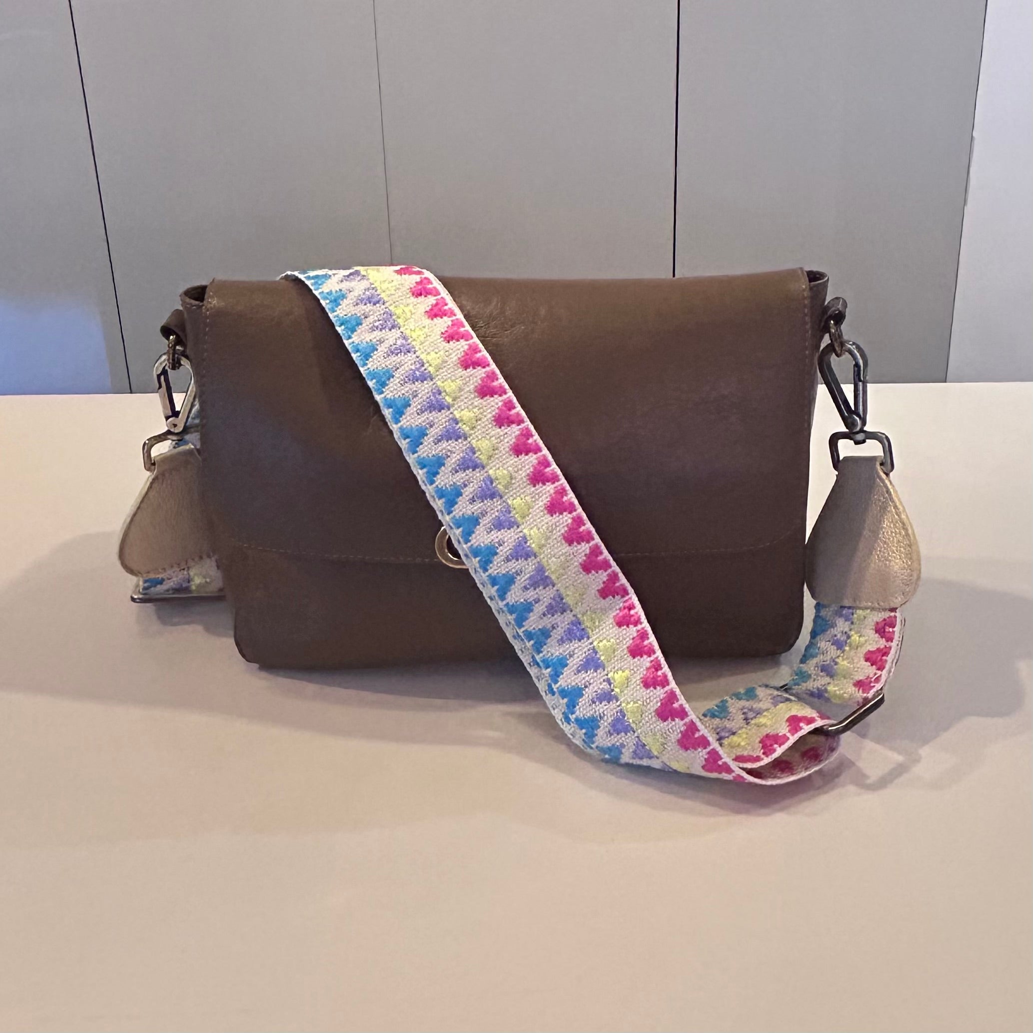 Hand-Knitted Wayuu Bag Strap - Adjustable Artisan Accessory with Genuine Leather Finish