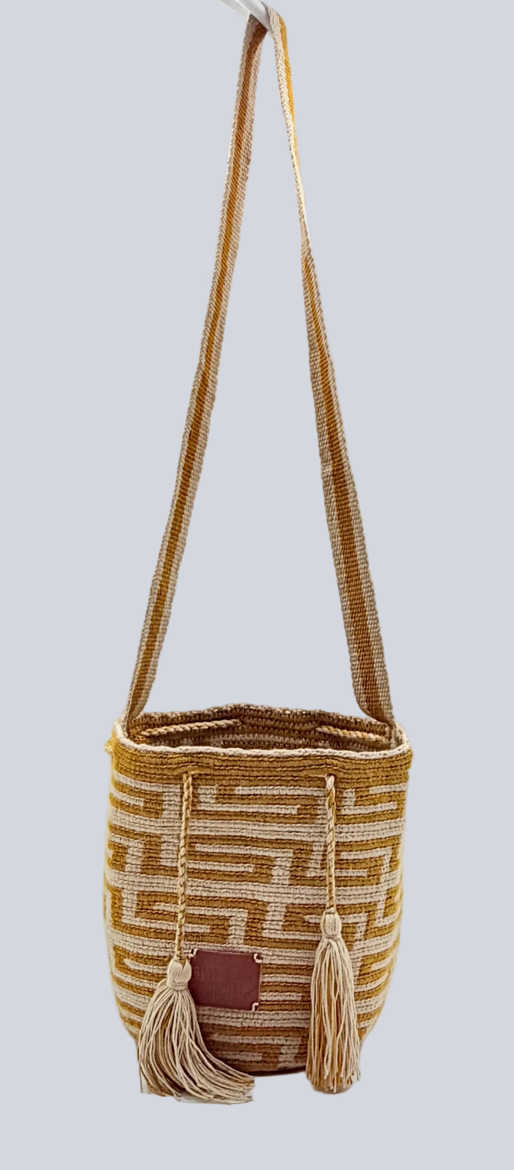 Wayuu Mustard Geometric Mochila Small Crossbody – Handwoven Mustard & Beige Traditional Wave