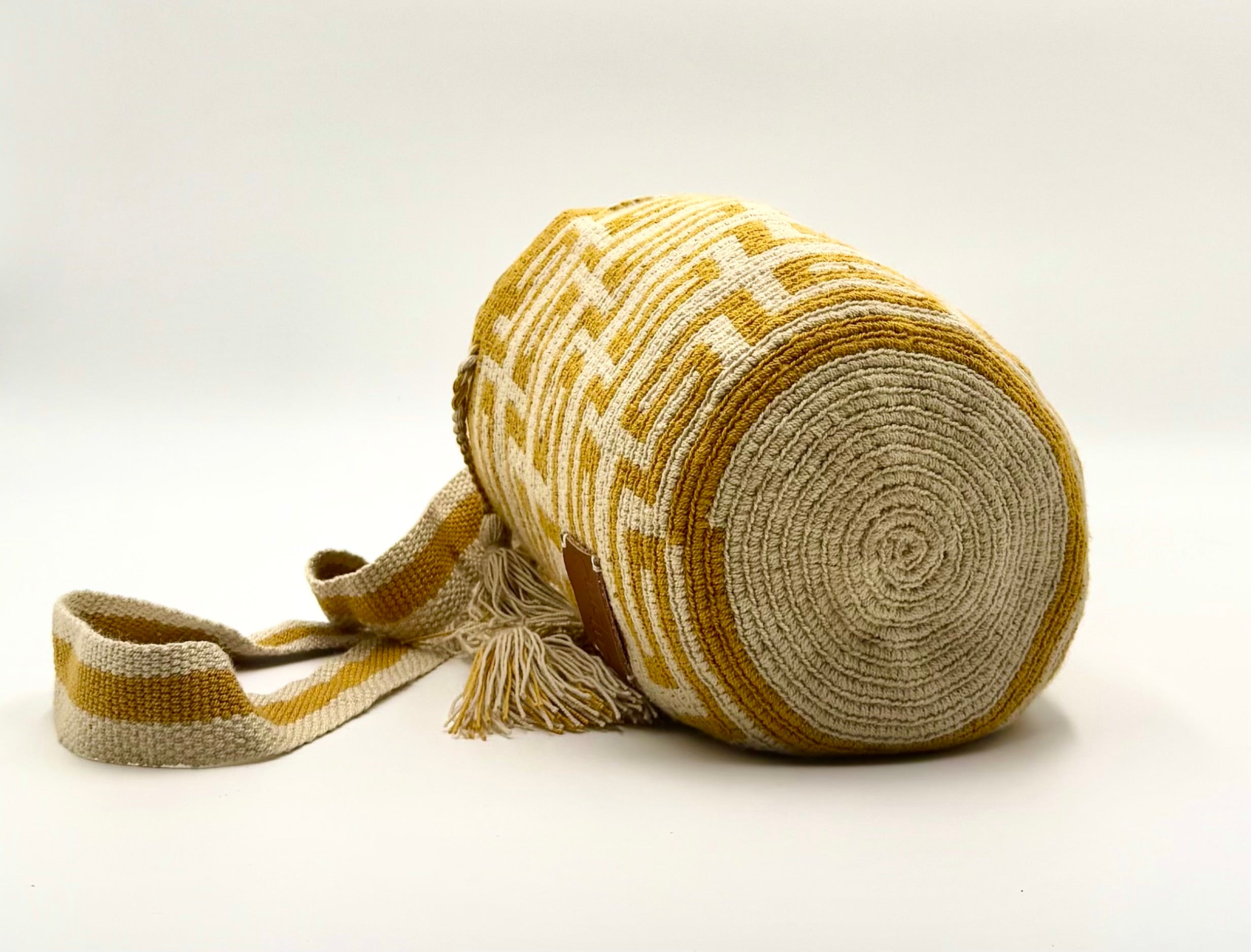 Wayuu Mustard Geometric Mochila Small Crossbody – Handwoven Mustard & Beige Traditional Wave