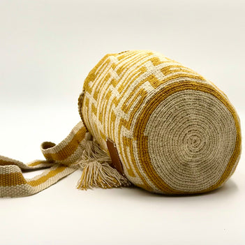 Wayuu Mustard Geometric Mochila Small Crossbody – Handwoven Mustard & Beige Traditional Wave