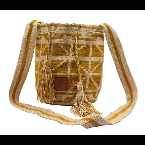 Wayuu Mostaza Geometric Mochila Small Crossbody – Handwoven Mustard & Beige