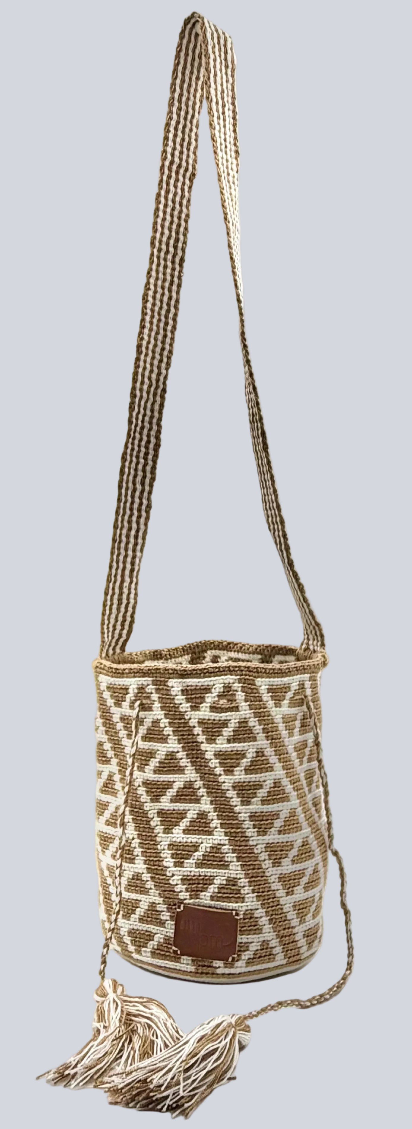 Wayuu Taupe Geometric Mochila Small Crossbody – Handwoven Beige & Taupe