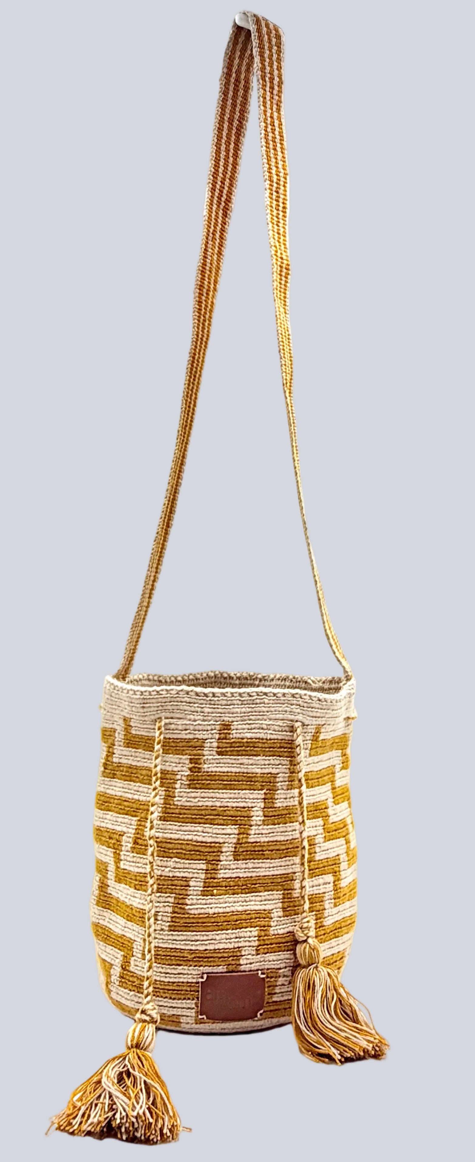 Wayuu Mustard Geometric Mochila Small Crossbody – Handwoven Mustard & Beige Zig-Zag