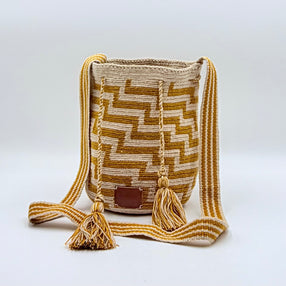 Wayuu Mustard Geometric Mochila Small Crossbody – Handwoven Mustard & Beige Zig-Zag
