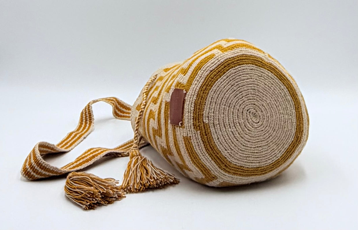 Wayuu Mustard Geometric Mochila Small Crossbody – Handwoven Mustard & Beige Zig-Zag
