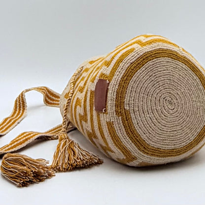 Wayuu Mustard Geometric Mochila Small Crossbody – Handwoven Mustard & Beige Zig-Zag