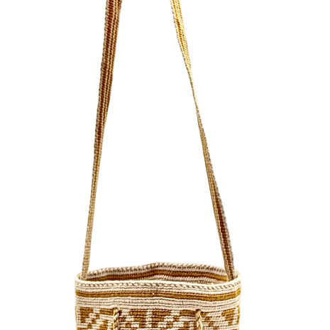 Wayuu Mostaza Geometric Mochila Small Crossbody – Handwoven Mustard & Beige Stripe