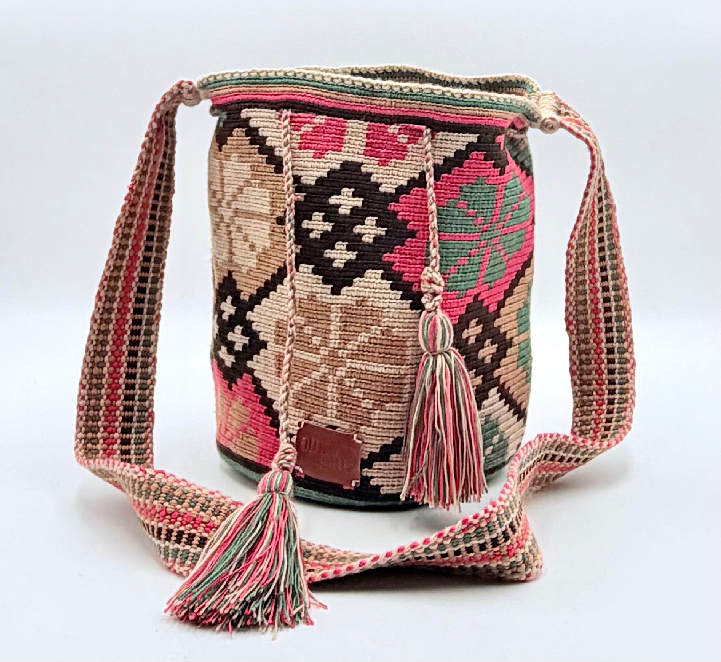 Wayuu Geometric Mochila Medium Shoulder Bag – Handwoven Coral, Brown, Green & Beige