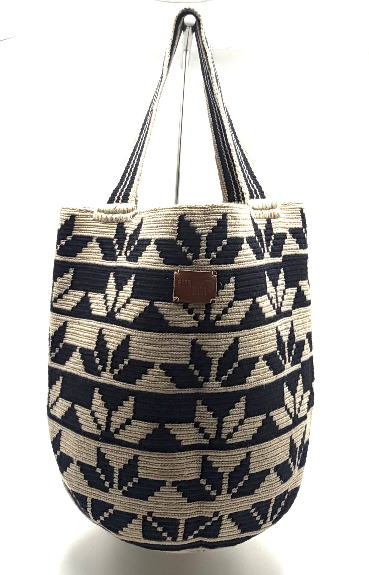 #20 Wayuu Geometric Mochilón Large Bucket Bag – Handwoven Black & Beige Tote