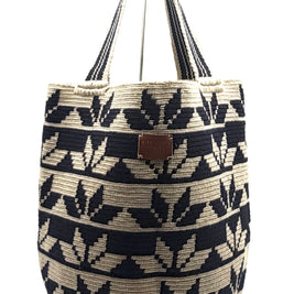 #20 Wayuu Geometric Mochilón Large Bucket Bag – Handwoven Black & Beige Tote