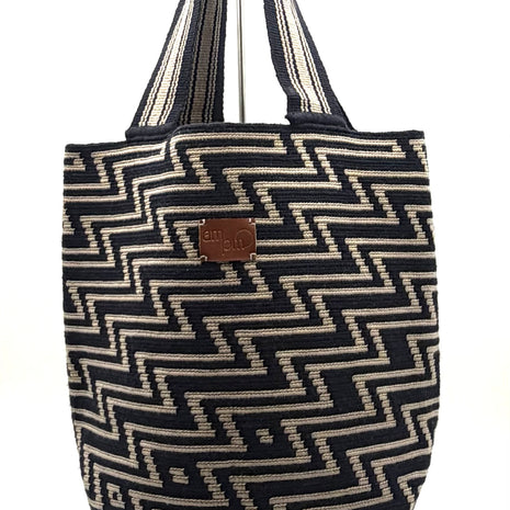 Wayuu Geometric Mochilón Large Bucket Bag – Handwoven Classic Black & Beige Tote