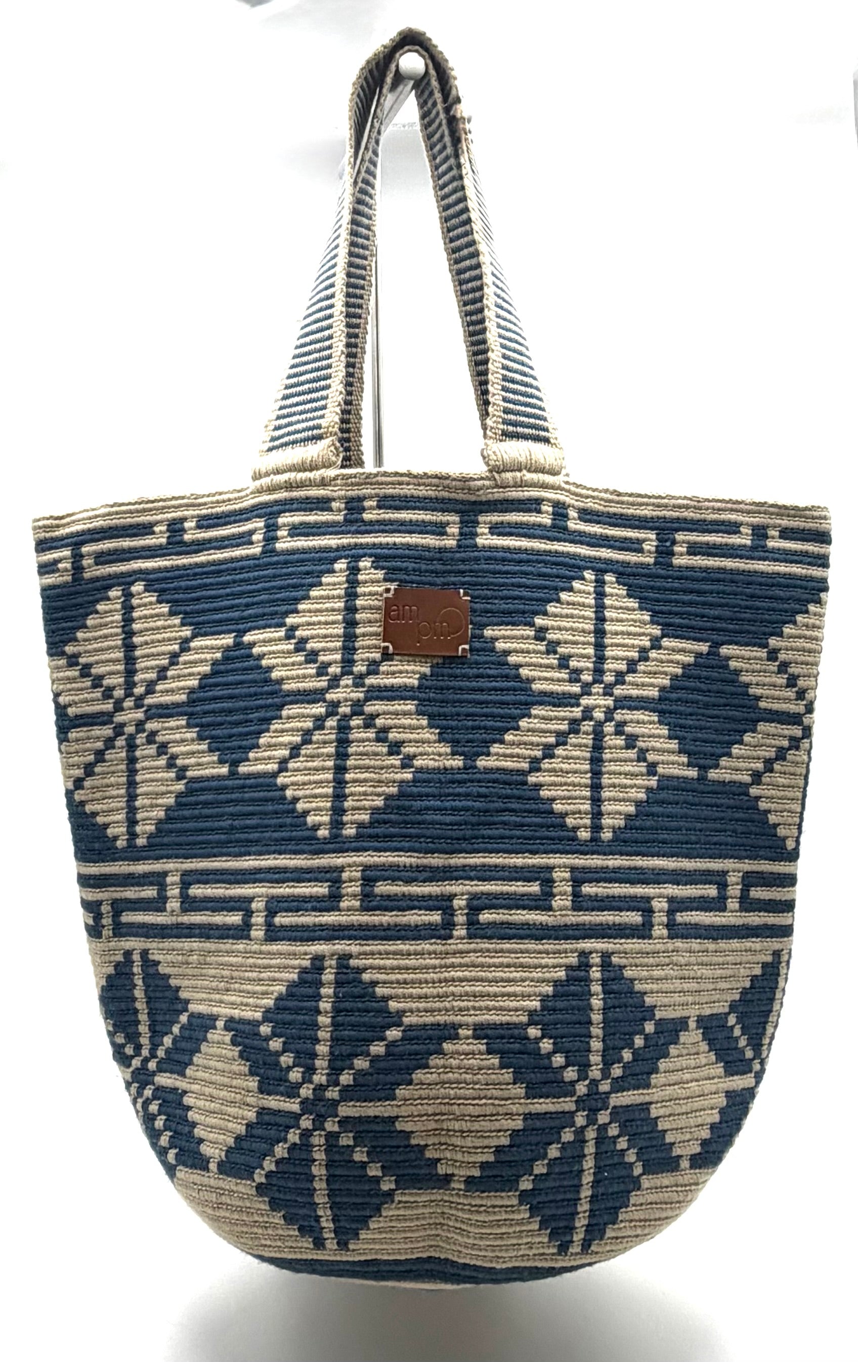 #21 Wayuu Geometric Mochilón Large Bucket Bag – Handwoven Navy Blue & Beige Tote