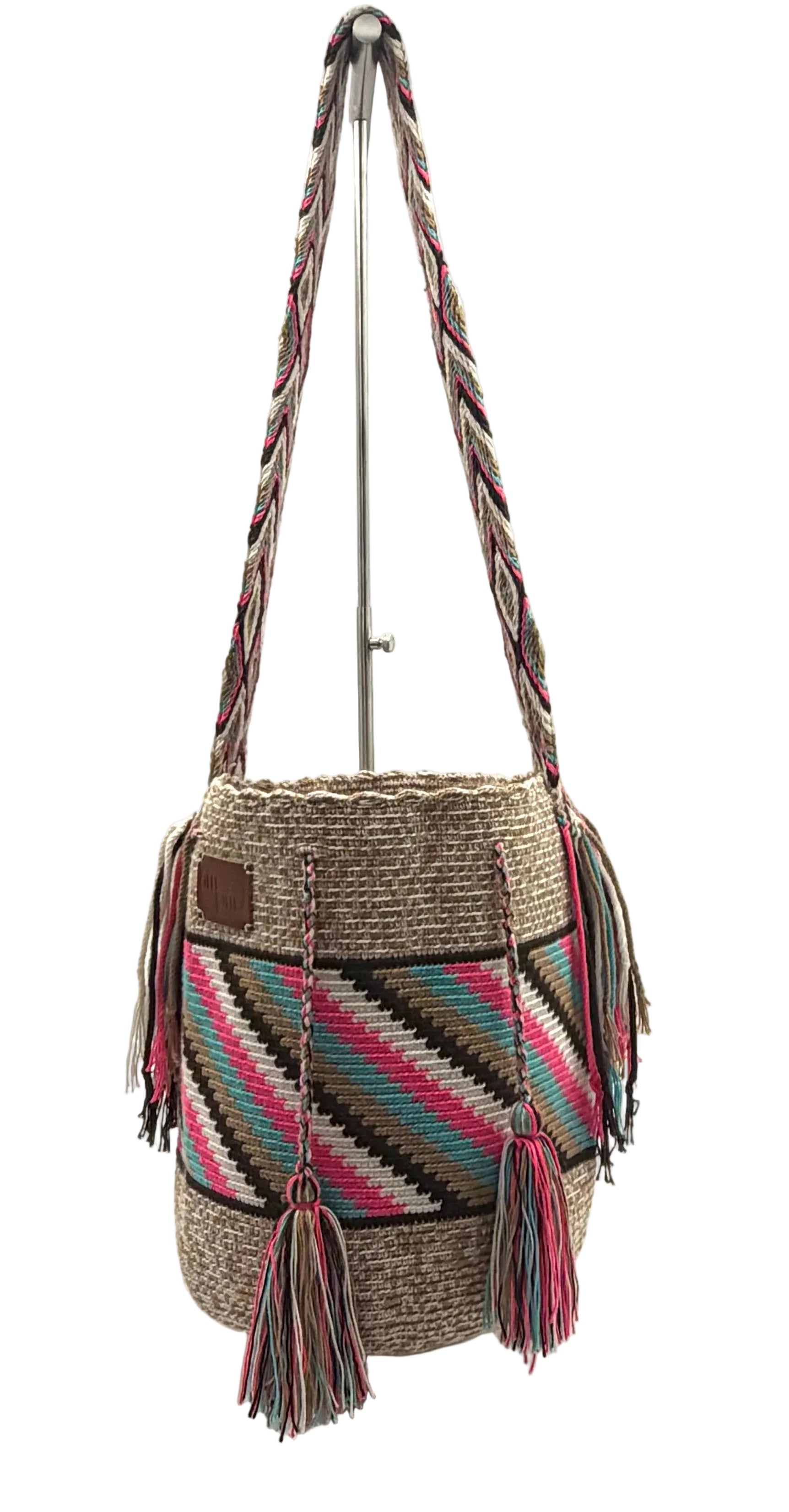 Wayuu Geometric Mochila Medium Shoulder Bag – Handwoven Vibrant Fuchsia & Black