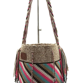 Wayuu Geometric Mochila Medium Shoulder Bag – Handwoven Vibrant Fuchsia & Black