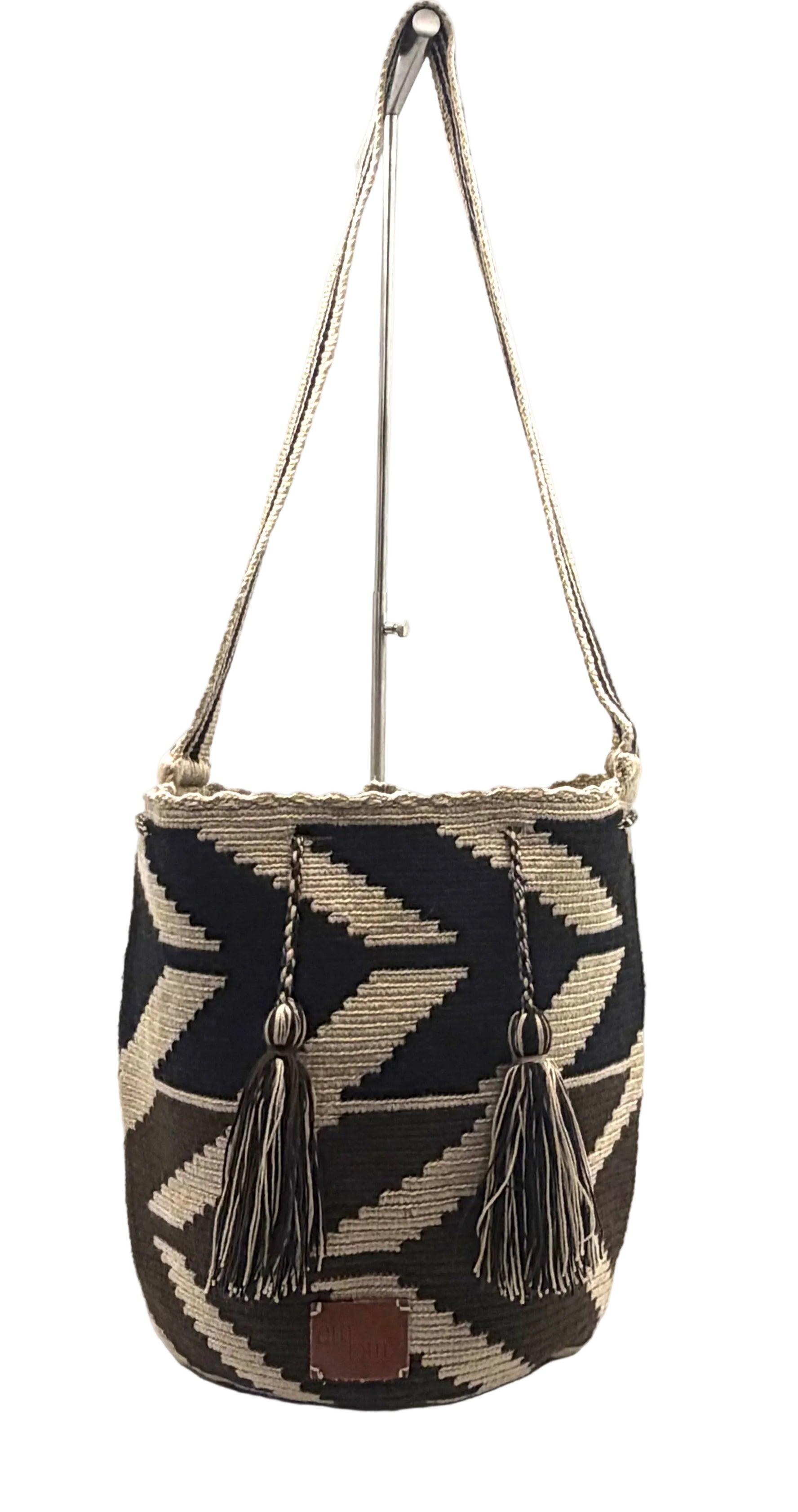 Wayuu Geometric Mochila Medium Shoulder Bag – Handwoven Black Brown & Beige