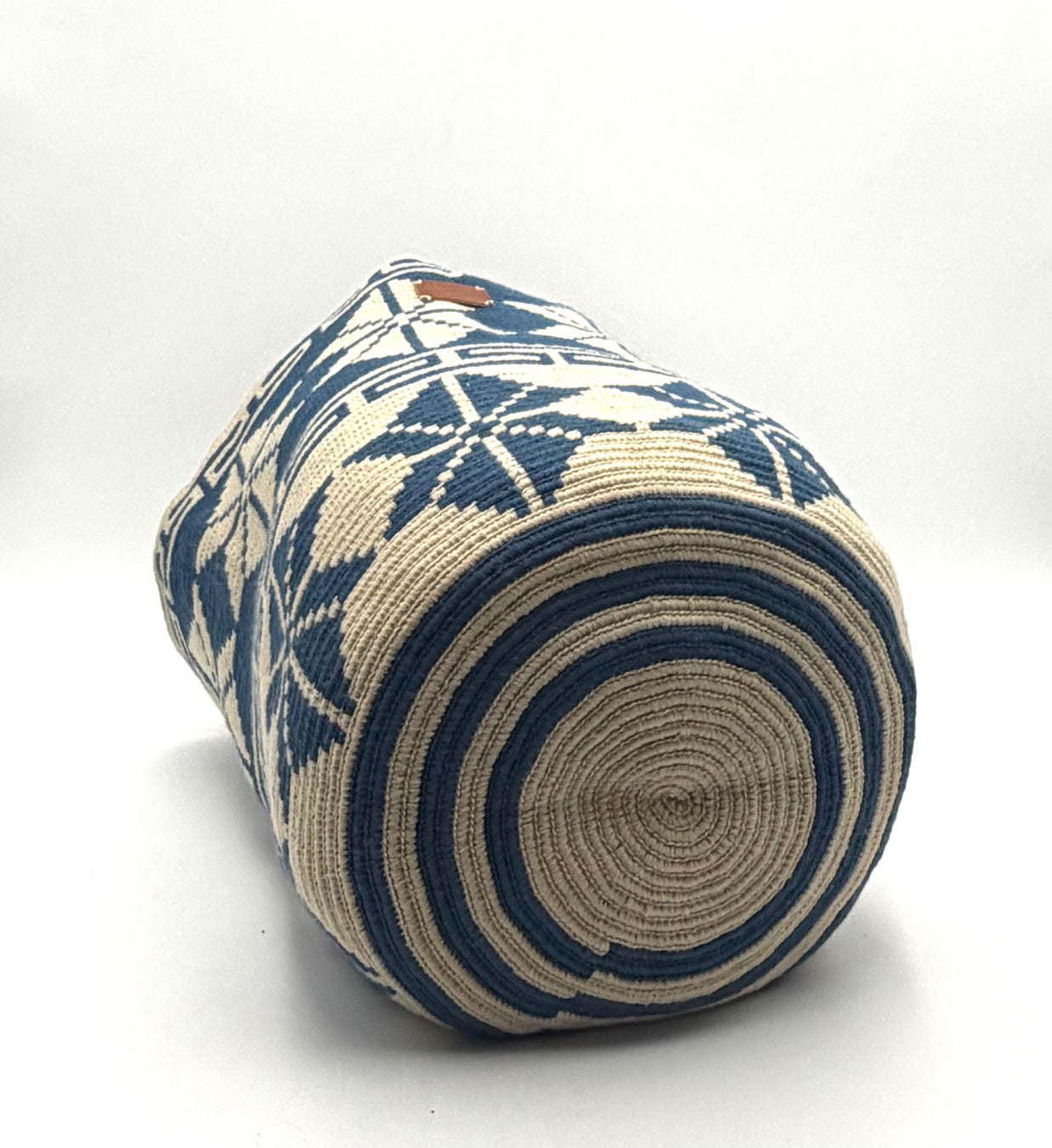 #21 Wayuu Geometric Mochilón Large Bucket Bag – Handwoven Navy Blue & Beige Tote