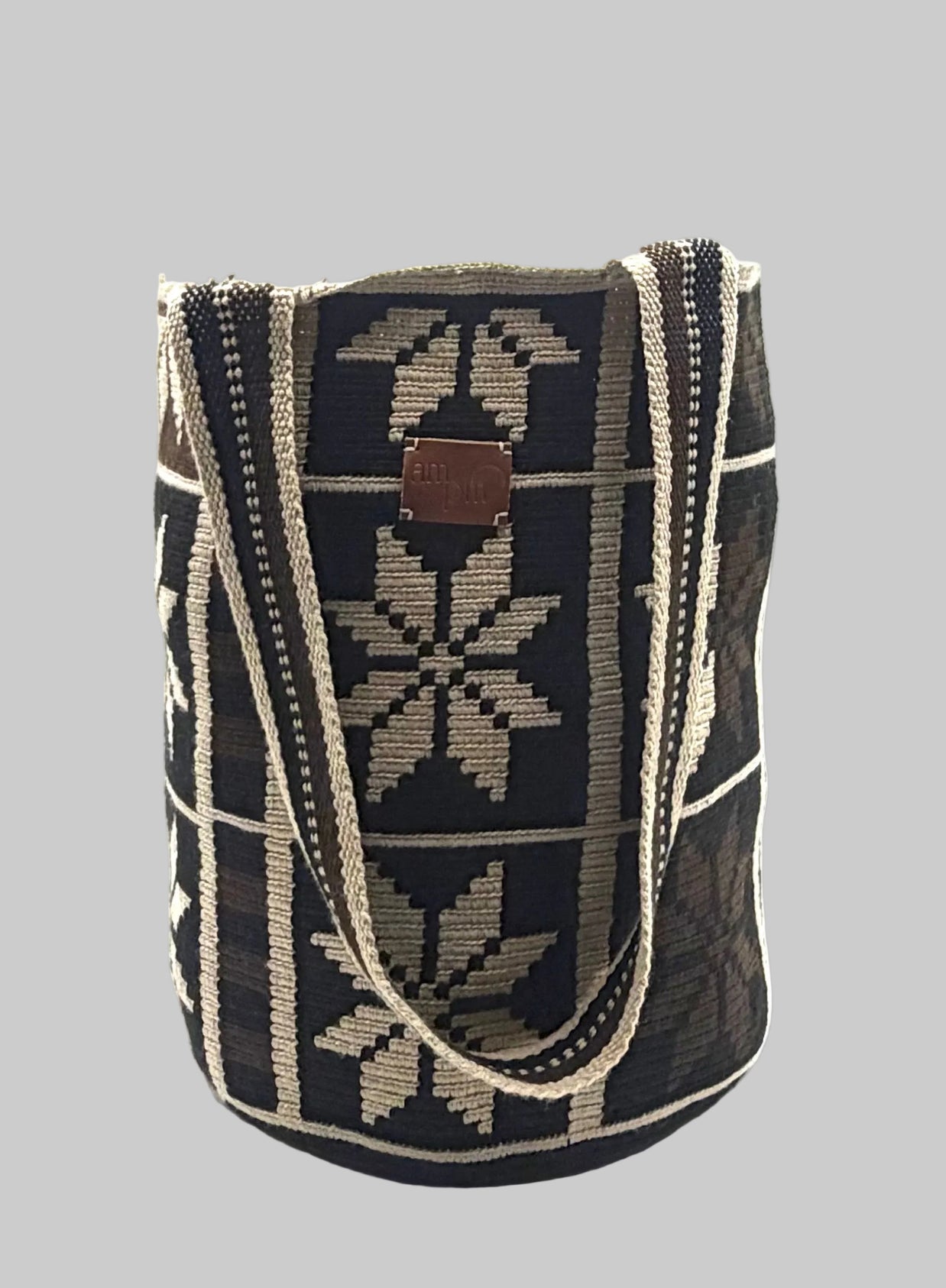 #23 Nerfi Wayuu Geometric Mochilón Large Bucket Bag – Muted Earth Tones
