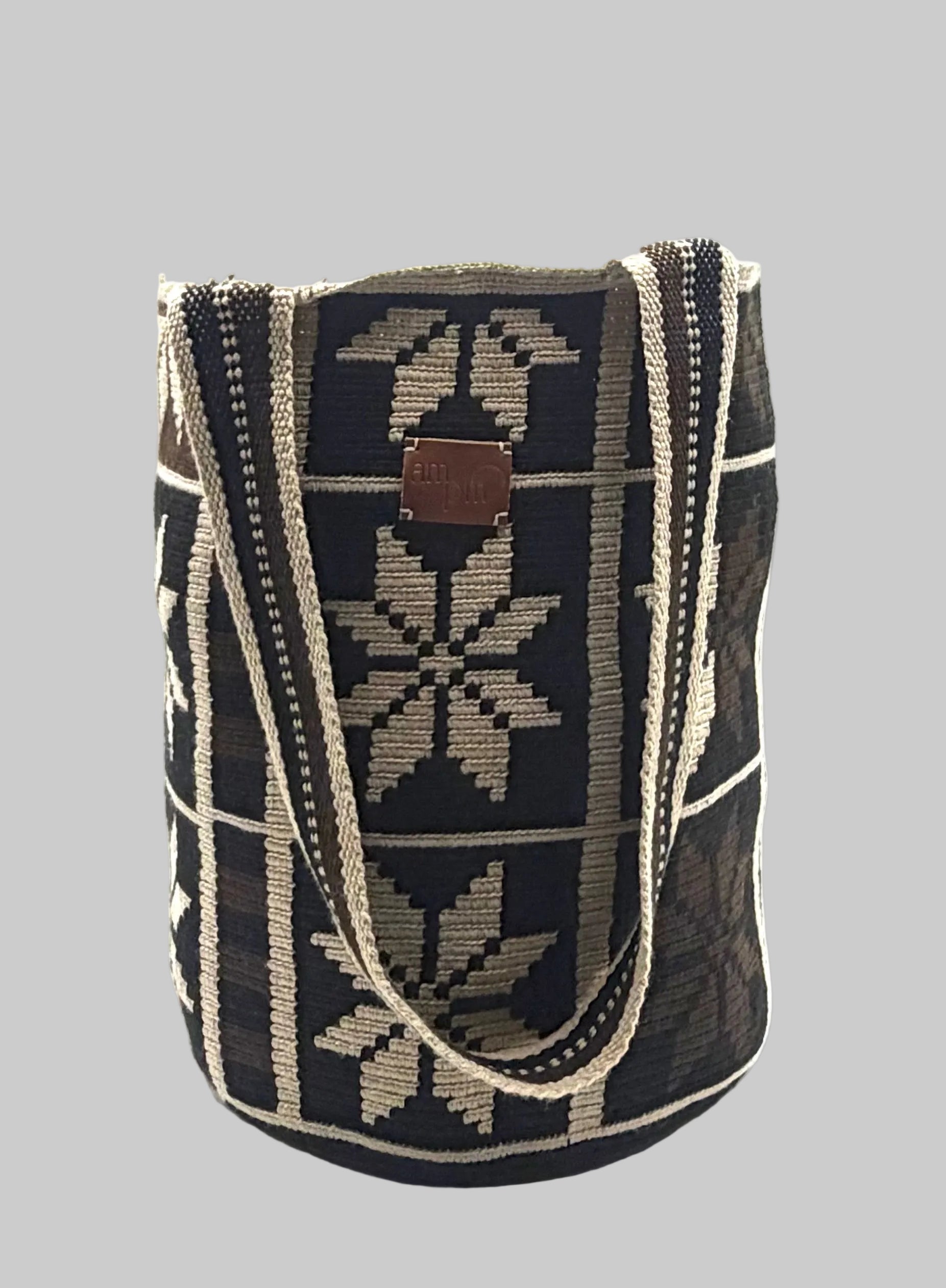 #23 Nerfi Wayuu Geometric Mochilón Large Bucket Bag – Muted Earth Tones