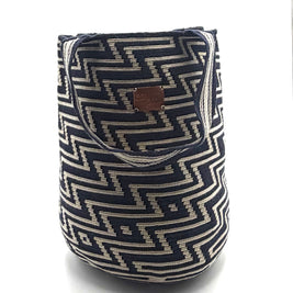 #22 Wayuu Geometric Mochilón Large Bucket Bag – Handwoven Classic Black & Beige