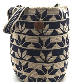 #20 Wayuu Geometric Mochilón Large Bucket Bag – Handwoven Black & Beige Tote