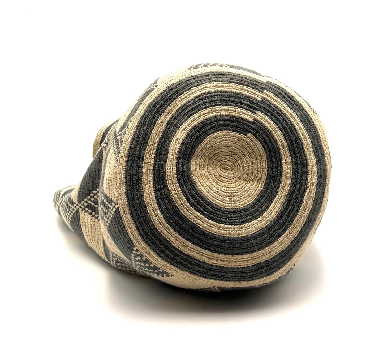 #16 Wayuu Geometric Mochilón Large Bucket Bag – Handwoven Gray & Beige Tote