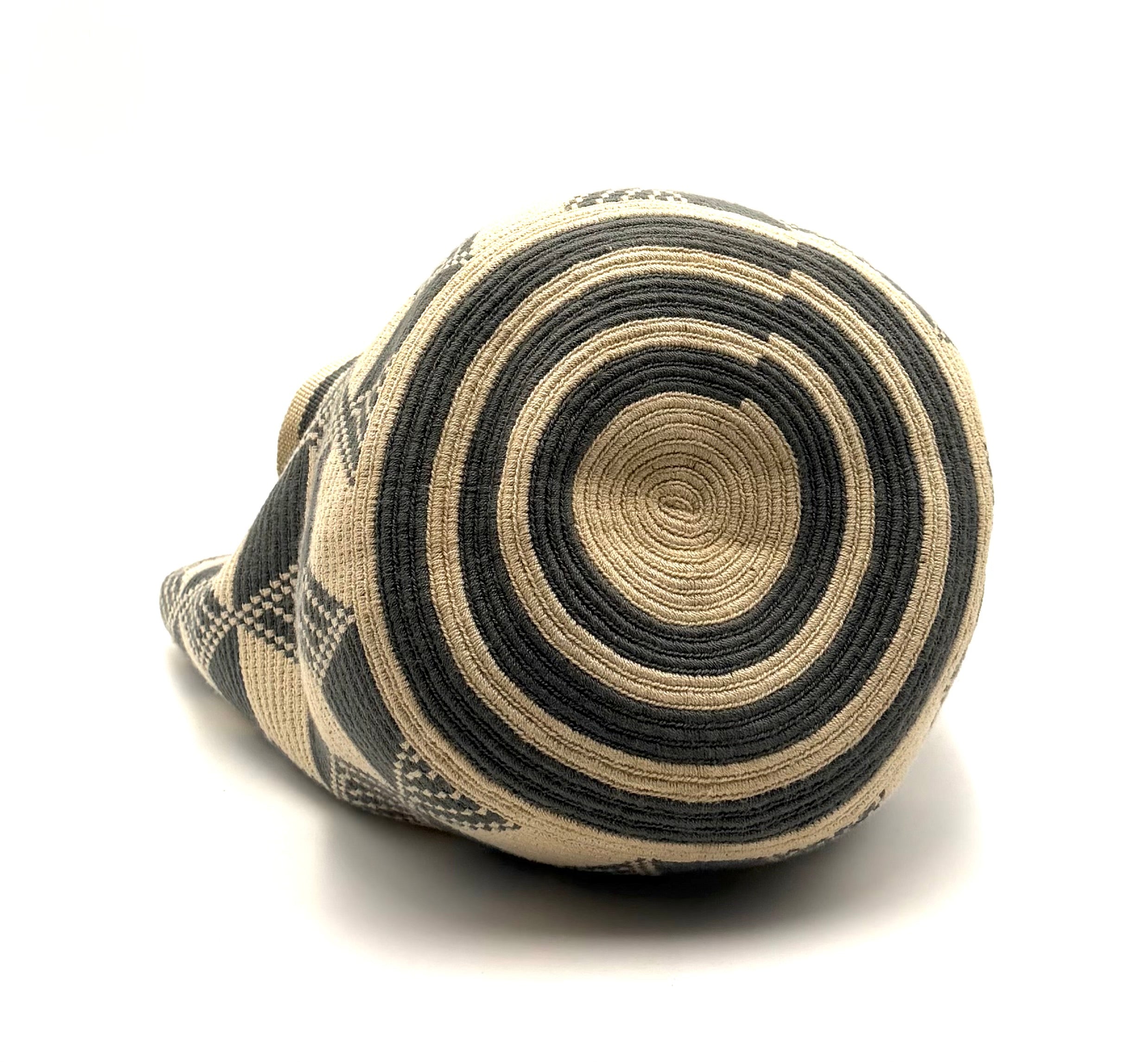 #16 Wayuu Geometric Mochilón Large Bucket Bag – Handwoven Gray & Beige Tote