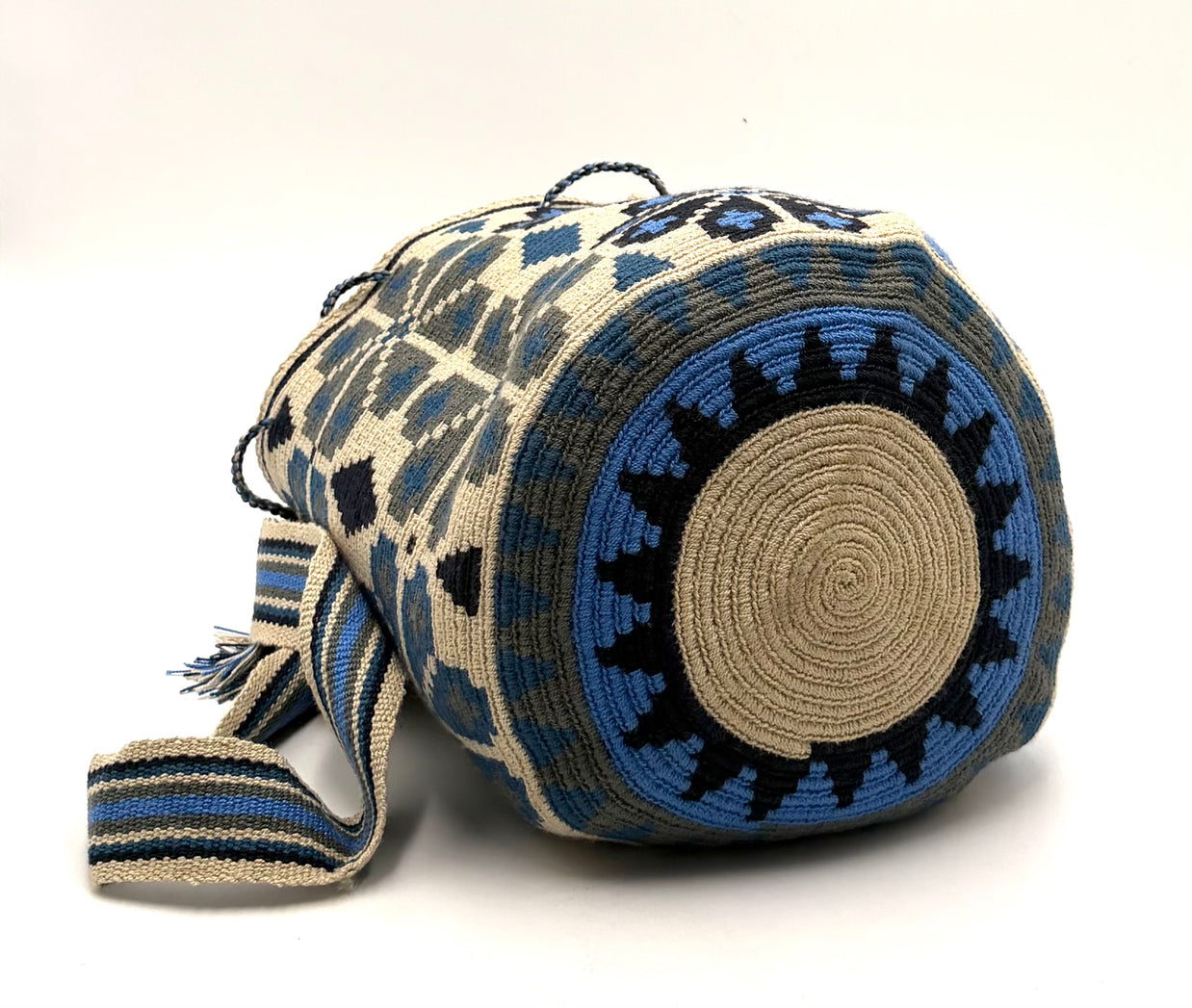 Wayuu Geometric Mochila Medium Shoulder Bag – Handwoven Slate Blue, Gray & Beige