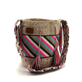 Wayuu Geometric Mochila Medium Shoulder Bag – Handwoven Vibrant Fuchsia & Black