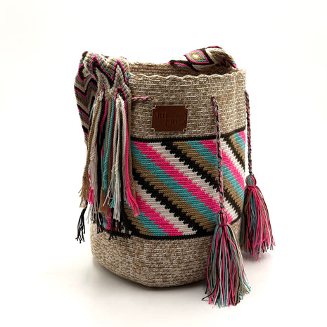 Wayuu Geometric Mochila Medium Shoulder Bag – Handwoven Vibrant Fuchsia & Black