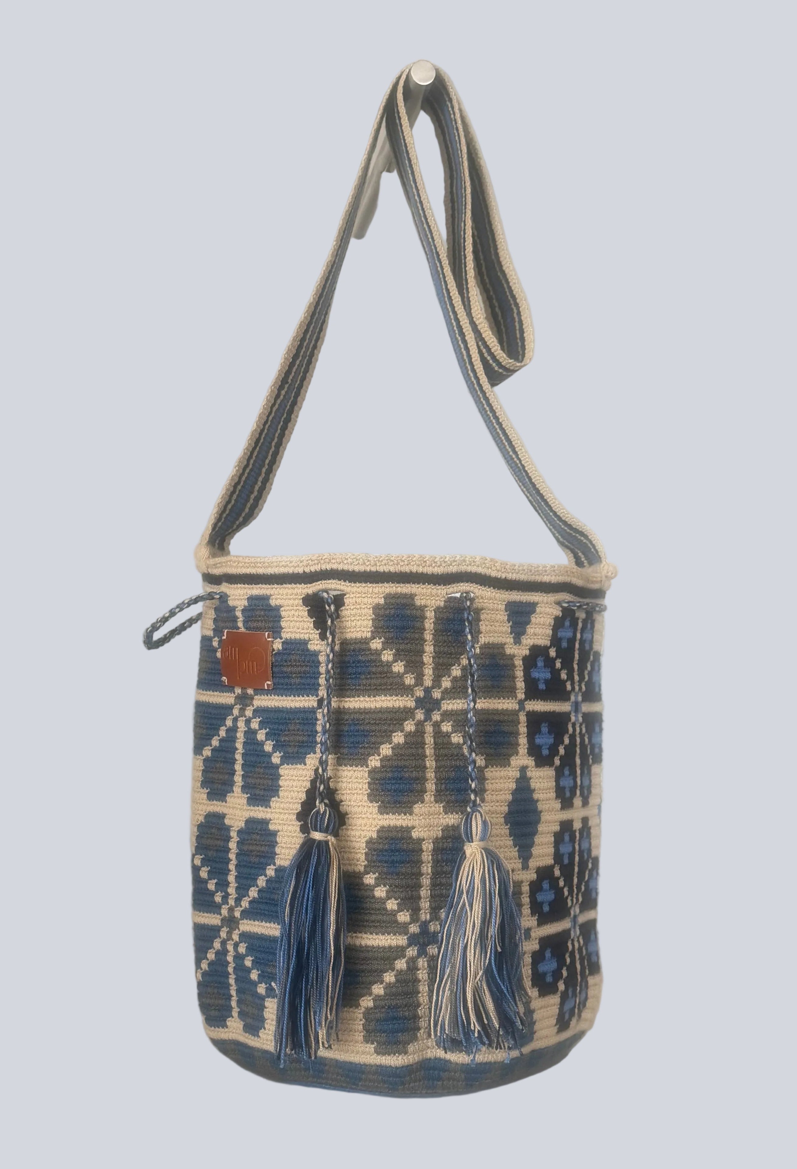 Wayuu Geometric Mochila Medium Shoulder Bag – Handwoven Slate Blue, Gray & Beige