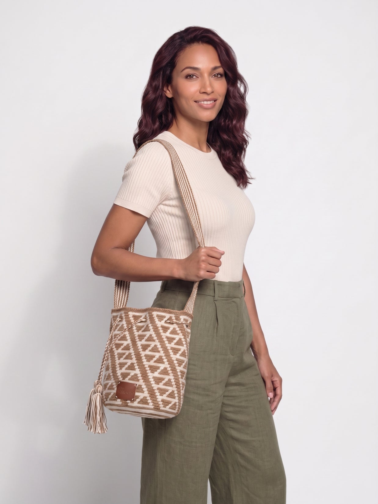 Wayuu Taupe Geometric Mochila Small Crossbody – Handwoven Beige & Taupe