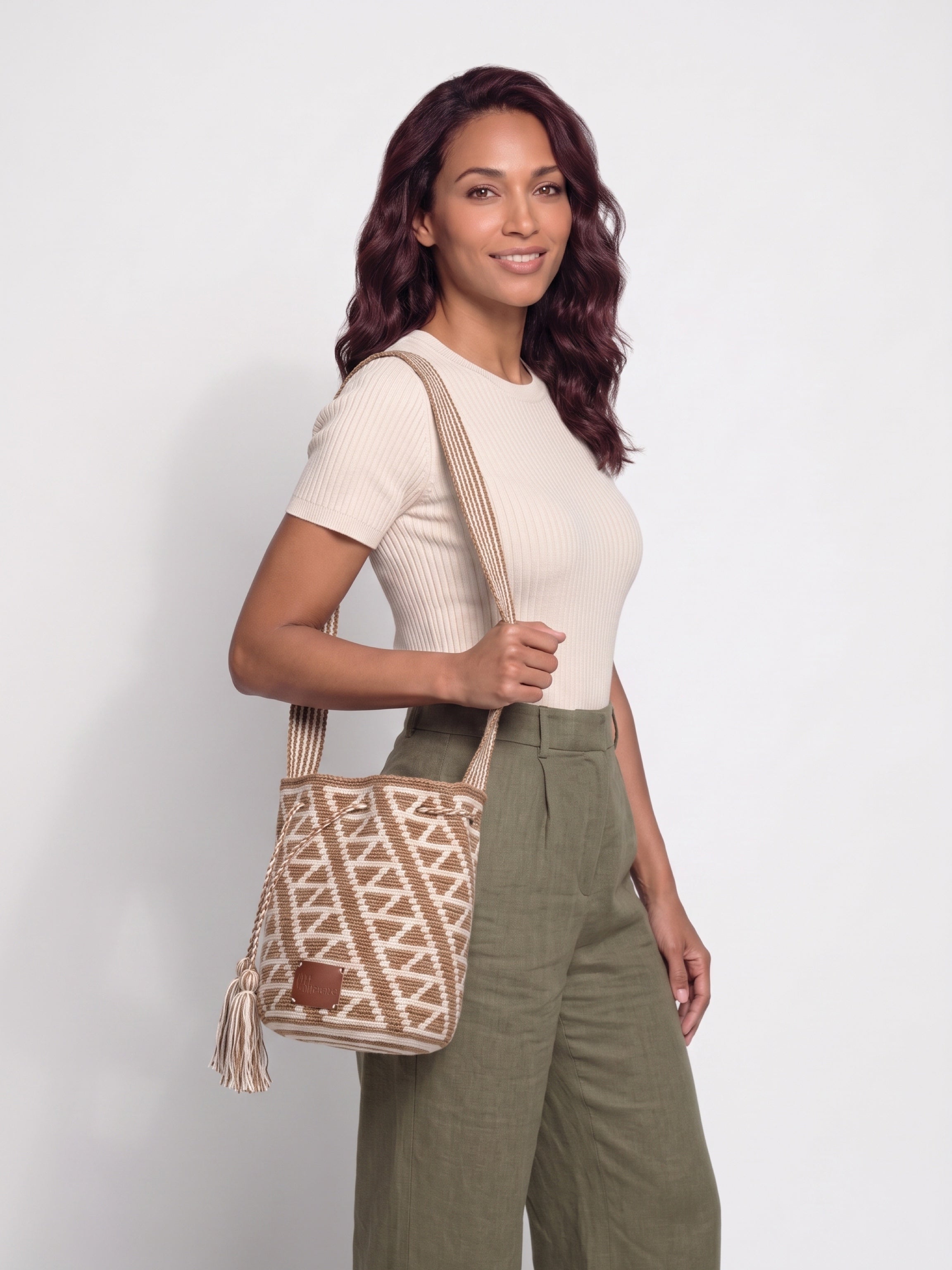 Wayuu Taupe Geometric Mochila Small Crossbody – Handwoven Beige & Taupe