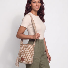 Wayuu Taupe Geometric Mochila Small Crossbody – Handwoven Beige & Taupe