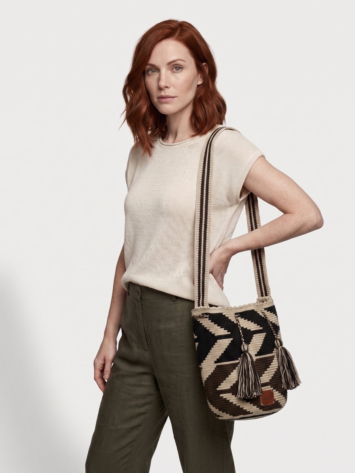 Wayuu Geometric Mochila Medium Shoulder Bag – Handwoven Black Brown & Beige